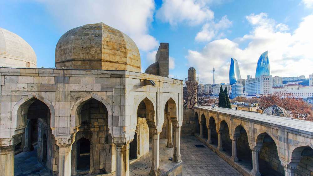 Qobustan və İçəri Şəhəri kəşf et