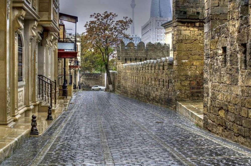 Qobustan və İçəri Şəhəri kəşf et