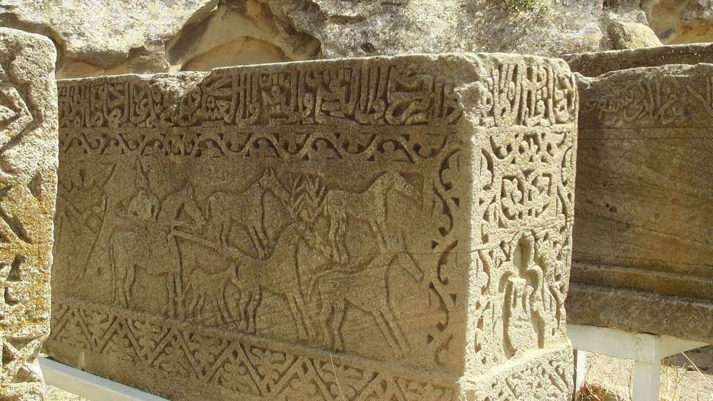 Qobustan və İçəri Şəhəri kəşf et