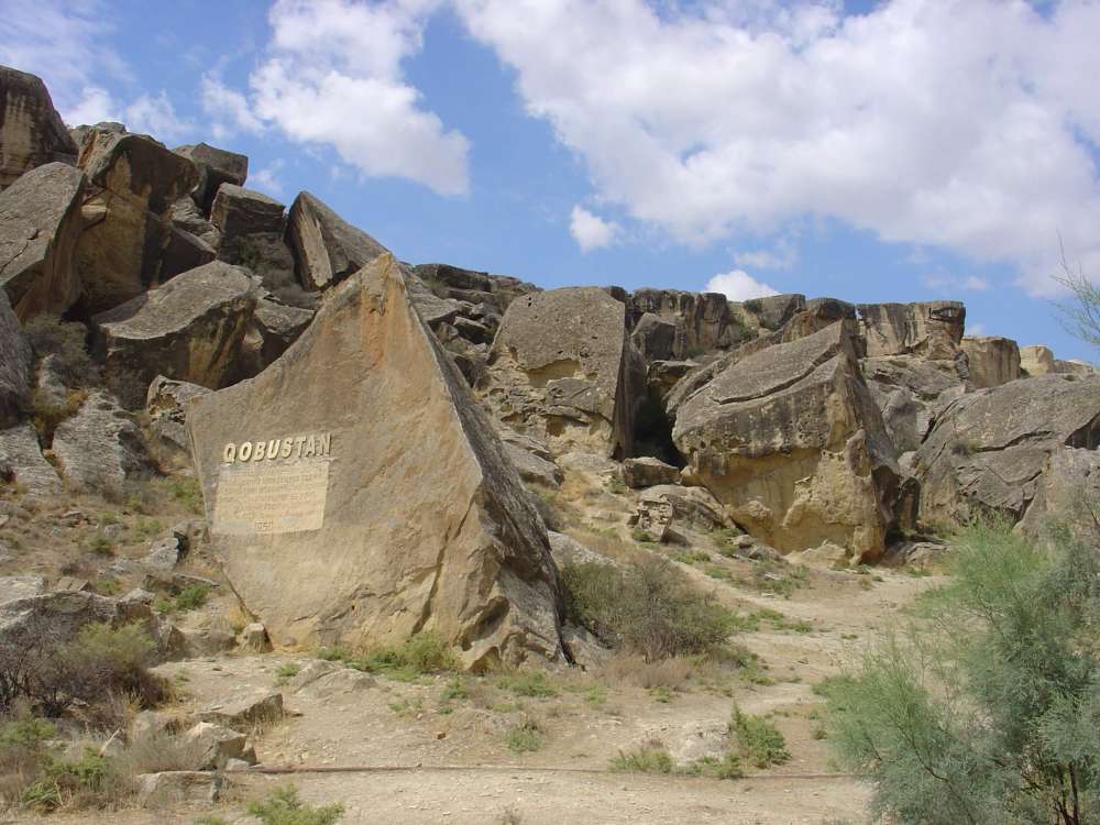 Qobustan və İçəri Şəhəri kəşf et
