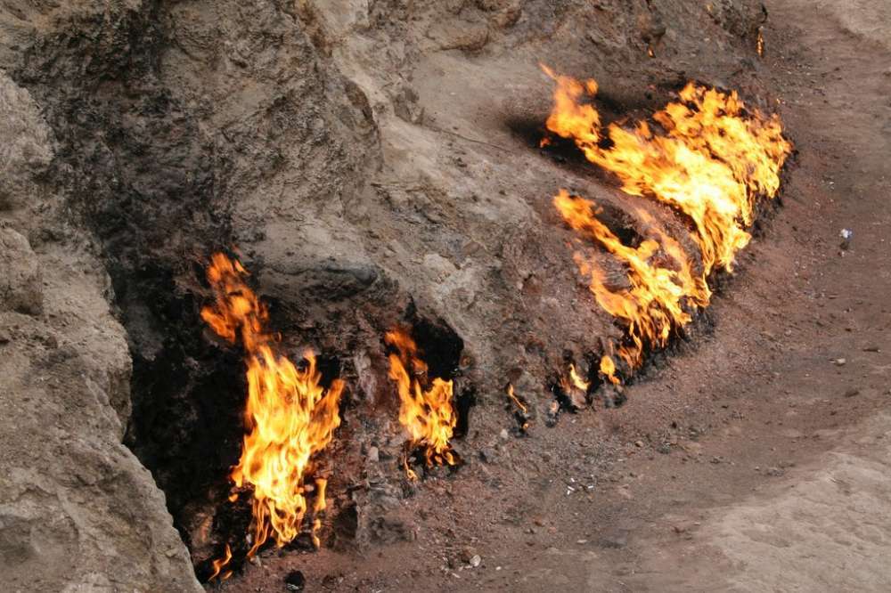 Удивительная ночь в Баку и тур в Янардаг (Горящая Гора)