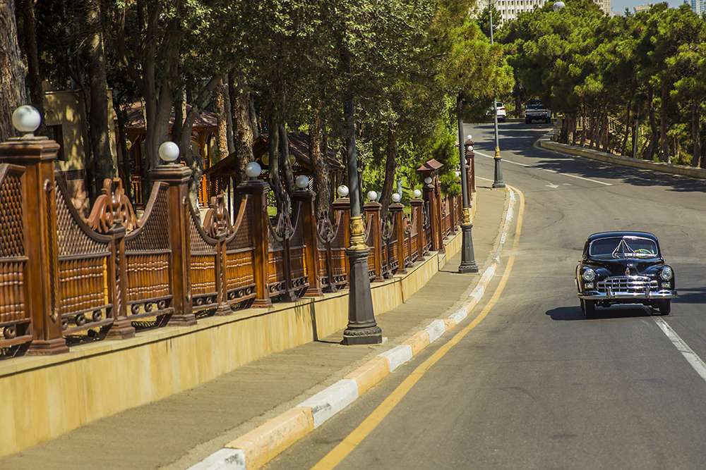Retro Maşınlarla Bakı İncəsənət Turu
