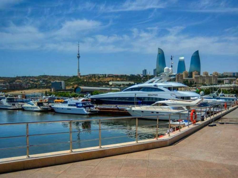 Baku Boat Tour and Little Venice Excursion